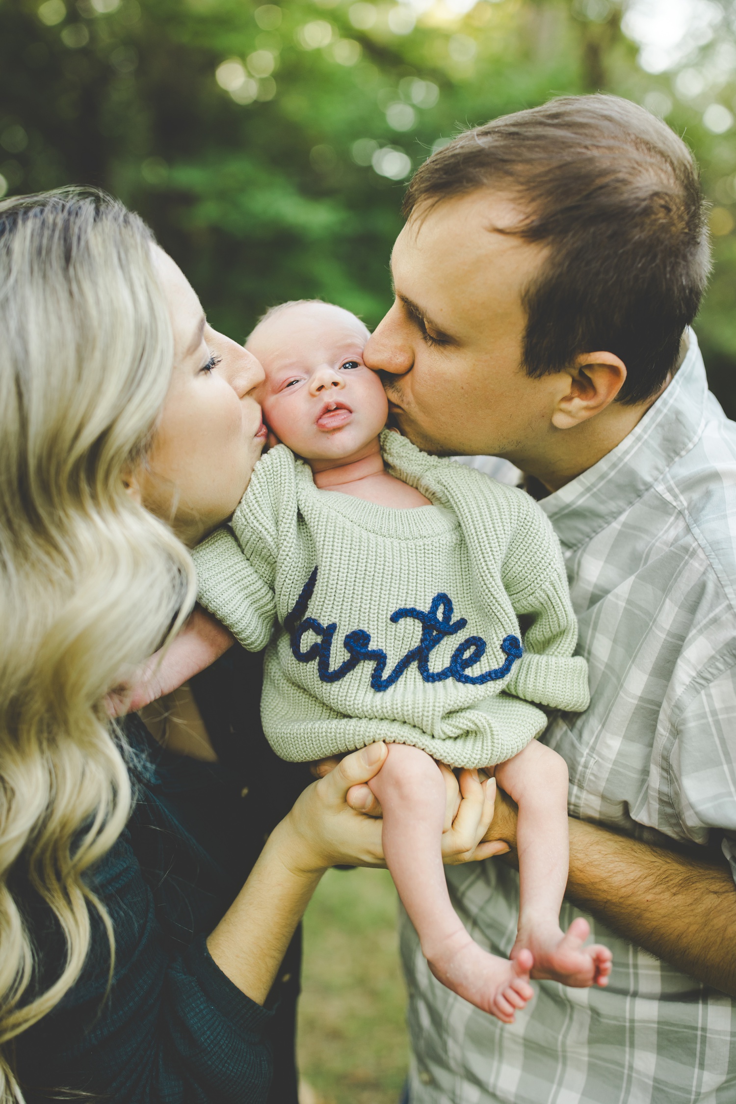 Colorful Family Newborn Photos in Northwest Arkansas by Lissa Chandler 