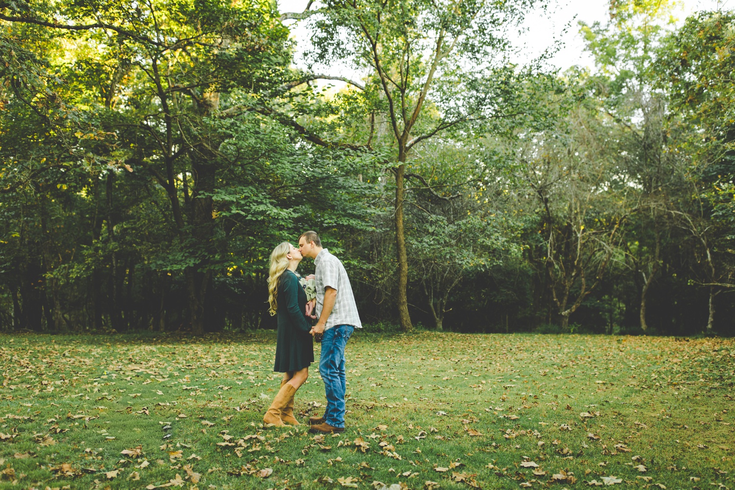 Colorful Family Newborn Photos in Northwest Arkansas by Lissa Chandler 